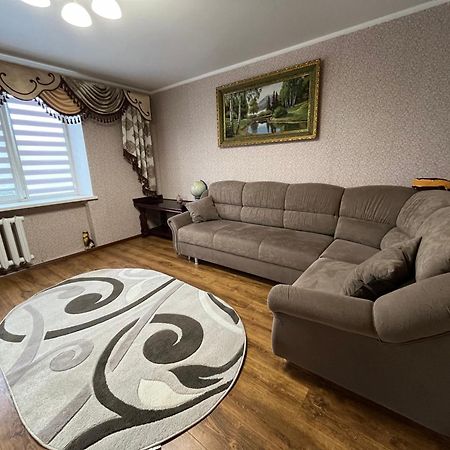 Апартаменти Біля Софіївки Uman Exterior photo